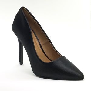 Qupid Black Satin/Nubuck Pumps